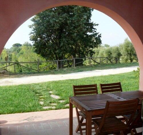 Agriturismo Podere La Casa Palaia Exterior photo
